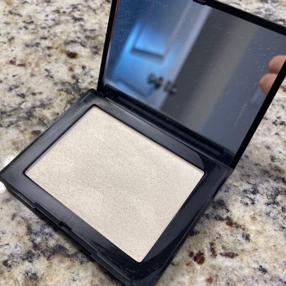 NARS Albatross Highlighter - Picture 2 of 4